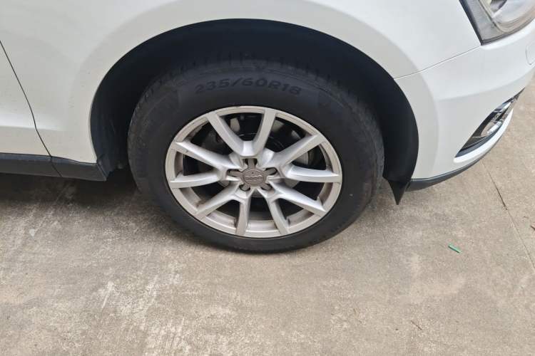 Used Audi Q5 2013 40 TFSI Ambition Right Front Wheel Hub