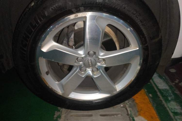 Used Audi Q5 2013 40 TFSI Technology Edition Right Front Wheel Hub