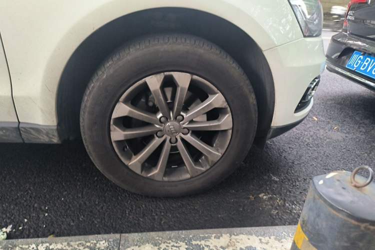 Used Audi Q5 2013 40 TFSI Ambition Right Front Wheel Hub