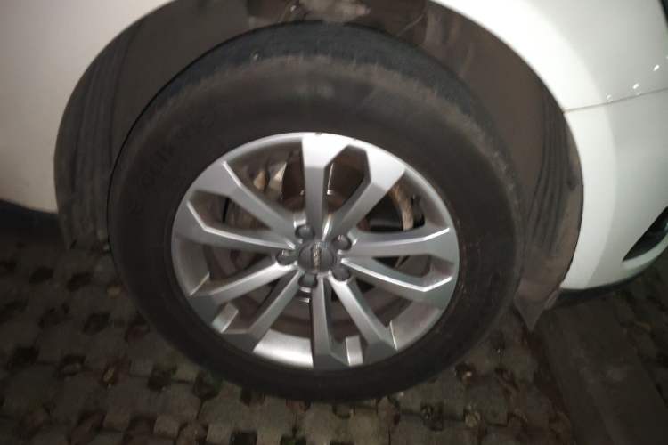 Used Audi Q5 2013 40 TFSI Technology Edition Right Front Wheel Hub