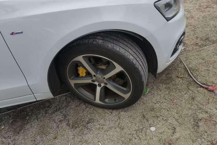 Used Audi Q5 2013 45 TFSI quattro Sport Edition Right Front Wheel Hub