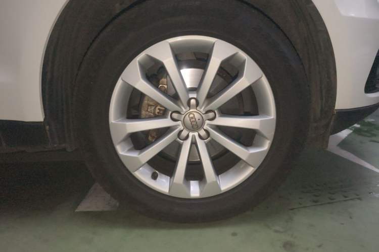 Used Audi Q5 2013 40 TFSI Comfort Edition Right Front Wheel Hub