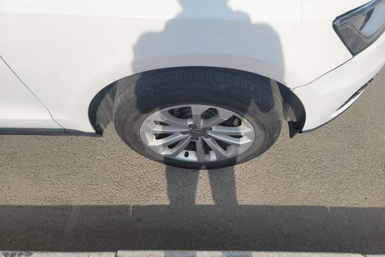Used Audi Q5 2013 40 TFSI Technology Edition Right Front Wheel Hub