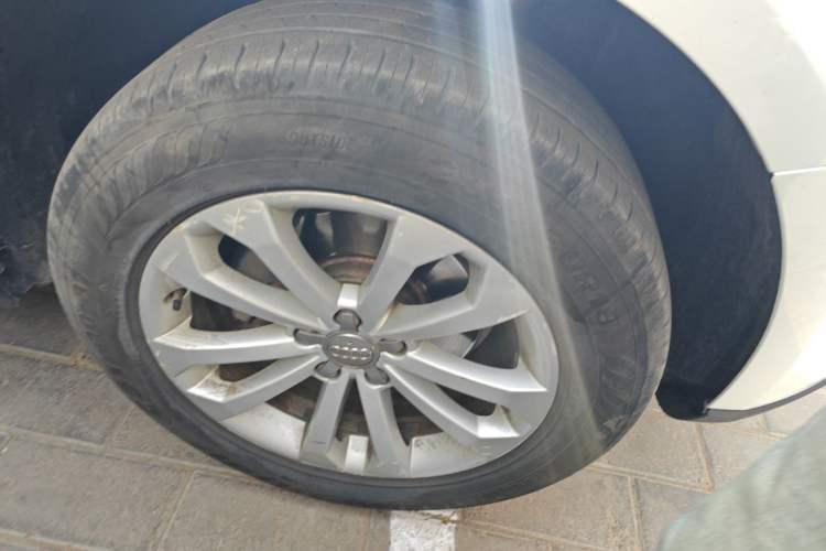 Used Audi Q5 2013 40 TFSI Technology Edition Right Front Wheel Hub