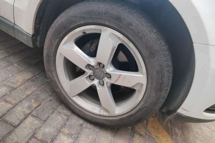 Used Audi Q5 2013 40 TFSI Comfort Edition Right Front Wheel Hub