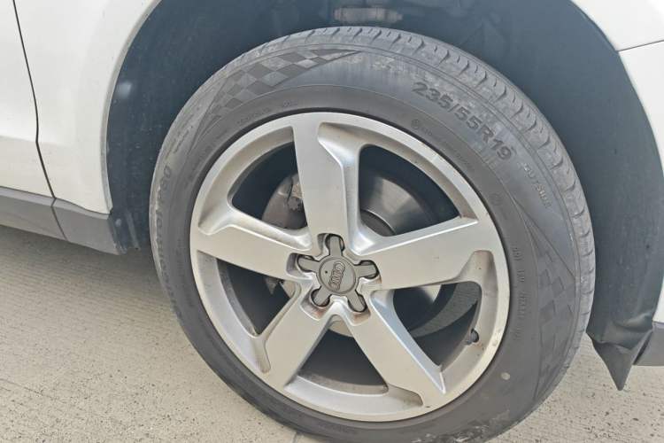 Used Audi Q5 2013 40 TFSI Comfort Edition Right Front Wheel Hub