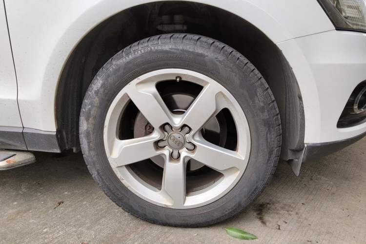 Used Audi Q5 2013 40 TFSI Comfort Edition Right Front Wheel Hub