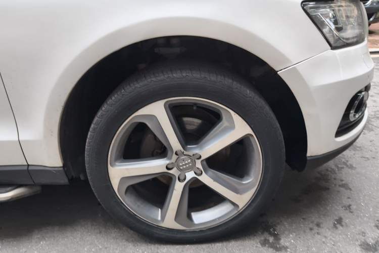 Used Audi Q5 2013 40 TFSI Technology Edition Right Front Wheel Hub