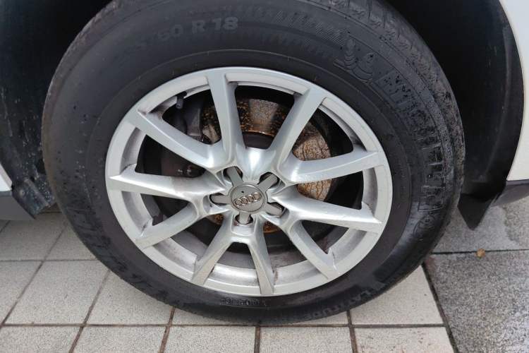 Used Audi Q5 2013 40 TFSI Ambition Right Front Wheel Hub