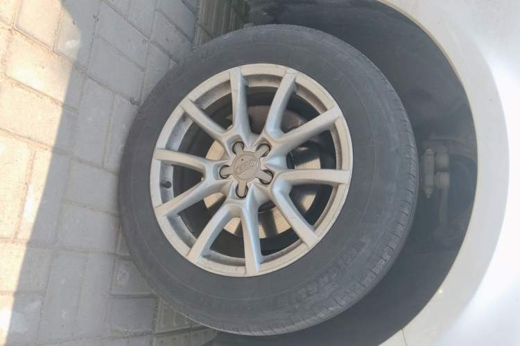 Used Audi Q5 2013 40 TFSI Ambition Right Front Wheel Hub
