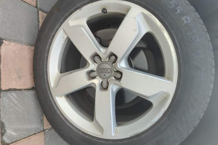 Used Audi Q5 2013 40 TFSI Ambition Right Front Wheel Hub