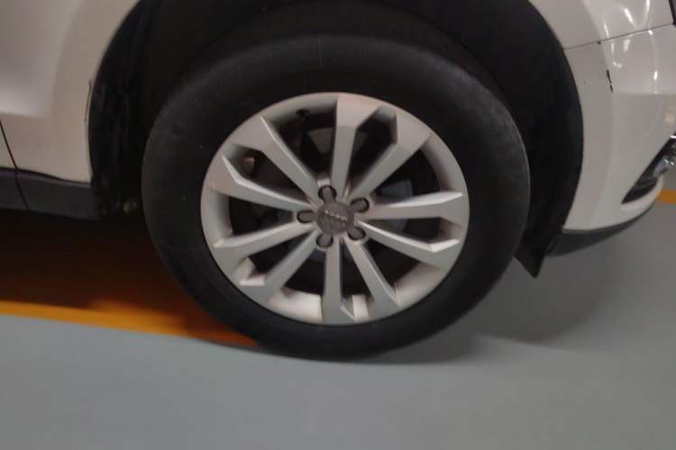 Used Audi Q5 2013 40 TFSI Ambition Right Front Wheel Hub