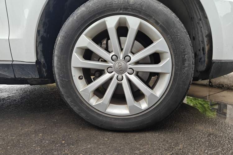 Used Audi Q5 2013 40 TFSI Technology Edition Right Front Wheel Hub