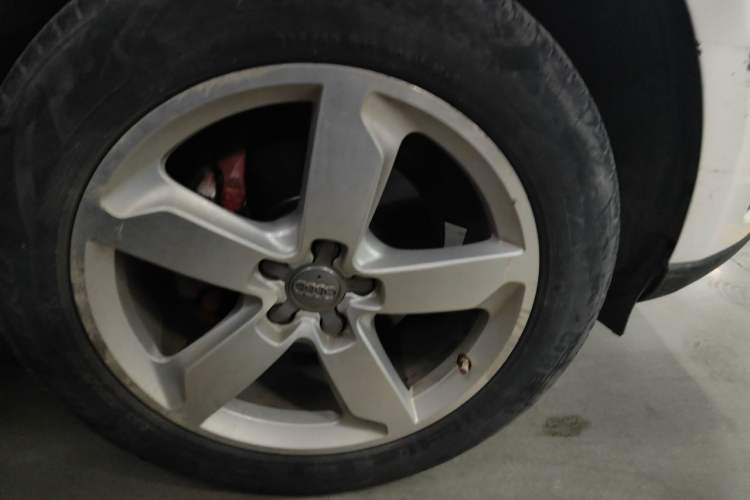 Used Audi Q5 2013 40 TFSI Comfort Edition Right Front Wheel Hub