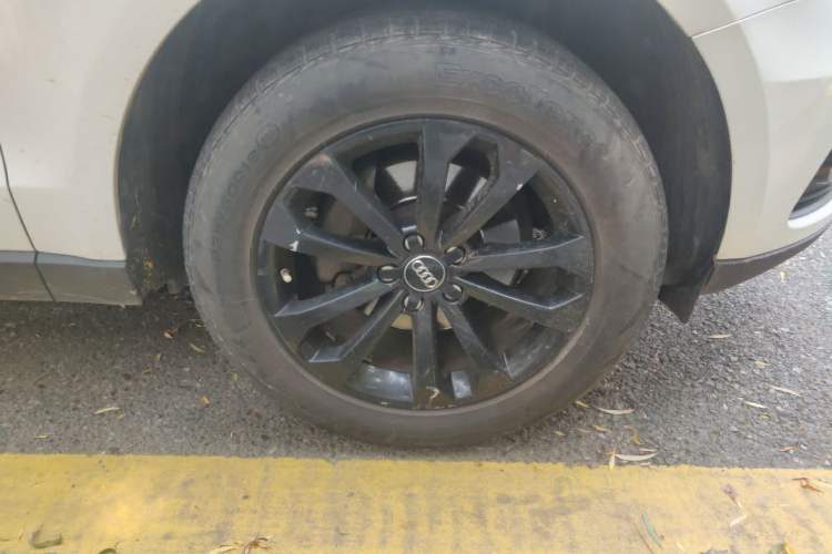 Used Audi Q5 2013 40 TFSI Technology Edition Right Front Wheel Hub