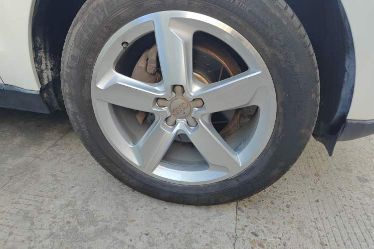 Used Audi Q5 2013 40 TFSI Comfort Edition Right Front Wheel Hub