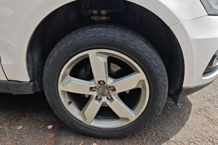 Used Audi Q5 2013 40 TFSI Comfort Edition Right Front Wheel Hub
