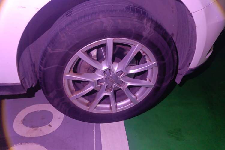 Used Audi Q5 2013 40 TFSI Ambition Right Front Wheel Hub