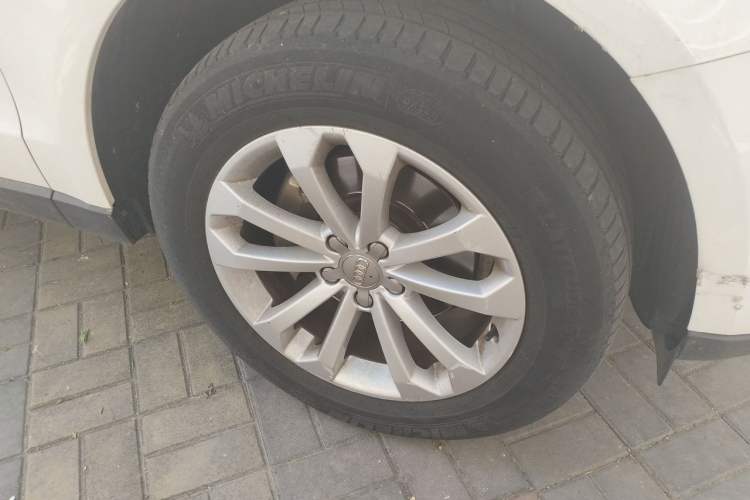 Used Audi Q5 2013 40 TFSI Technology Edition Right Front Wheel Hub