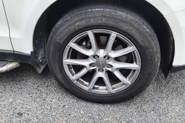 Used Audi Q5 2013 40 TFSI Ambition Right Front Wheel Hub