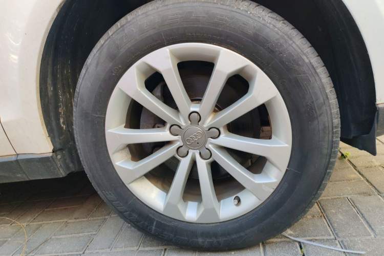 Used Audi Q5 2013 40 TFSI Technology Edition Right Front Wheel Hub