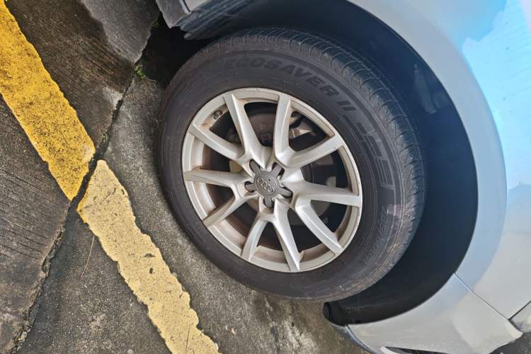 Used Audi Q5 2013 40 TFSI Ambition Right Front Wheel Hub