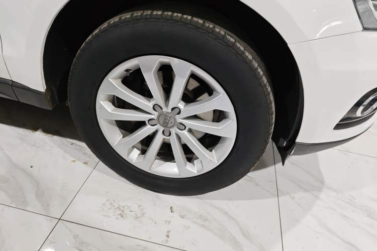 Used Audi Q5 2013 40 TFSI Technology Edition Right Front Wheel Hub