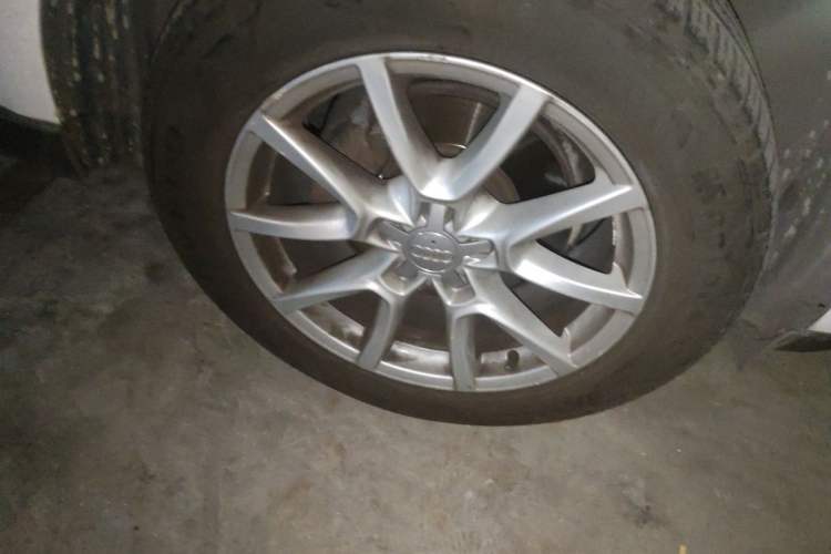 Used Audi Q5 2013 40 TFSI Ambition Right Front Wheel Hub