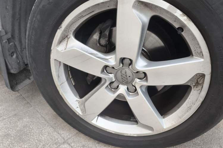 Used Audi Q5 2013 40 TFSI Comfort Edition Right Front Wheel Hub