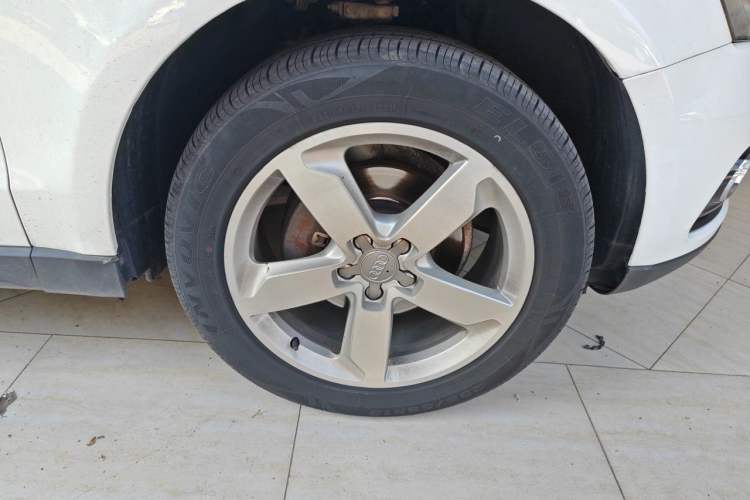 Used Audi Q5 2013 40 TFSI Comfort Edition Right Front Wheel Hub