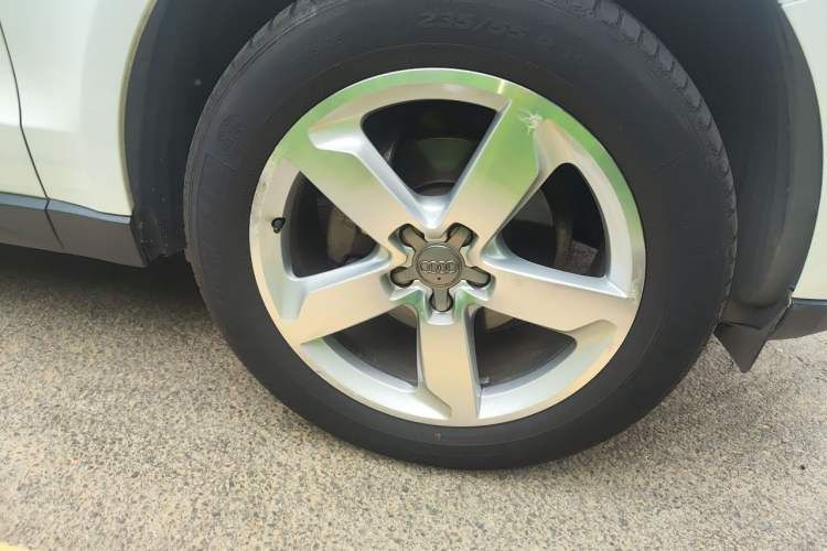 Used Audi Q5 2013 40 TFSI Ambition Right Front Wheel Hub