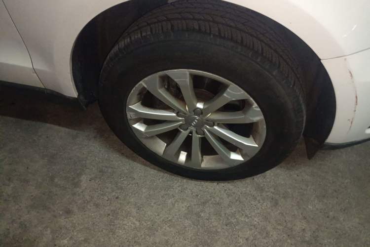 Used Audi Q5 2013 40 TFSI Technology Edition Right Front Wheel Hub