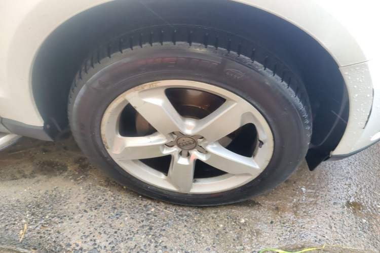 Used Audi Q5 2013 40 TFSI Comfort Edition Right Front Wheel Hub