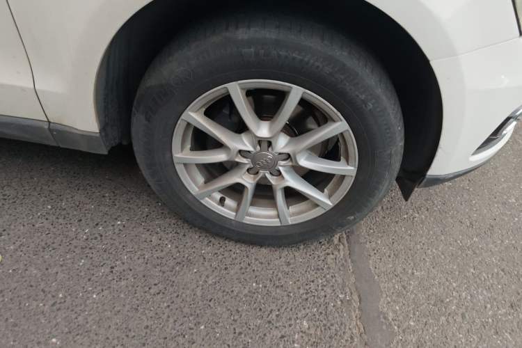 Used Audi Q5 2013 40 TFSI Ambition Right Front Wheel Hub