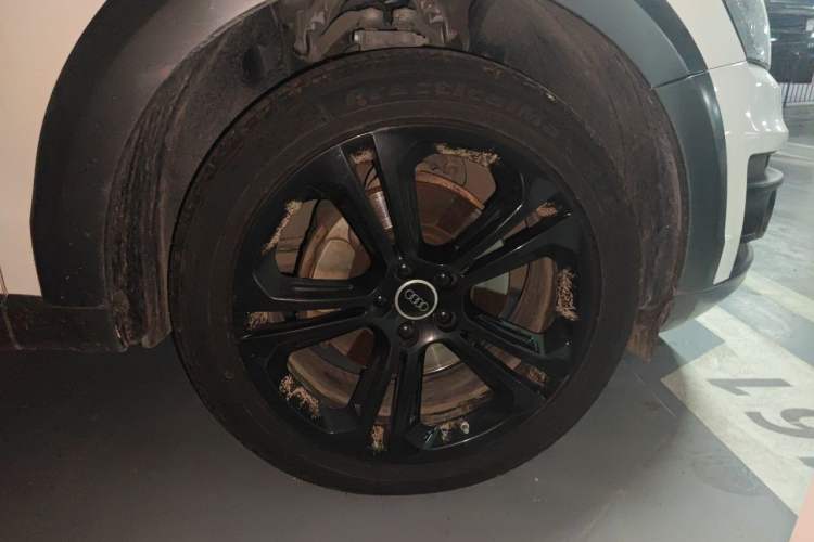 Used Audi Q5 2013 45 TFSI quattro off-road version Right Front Wheel Hub