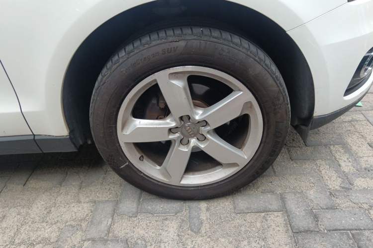 Used Audi Q5 2013 40 TFSI Comfort Edition Right Front Wheel Hub