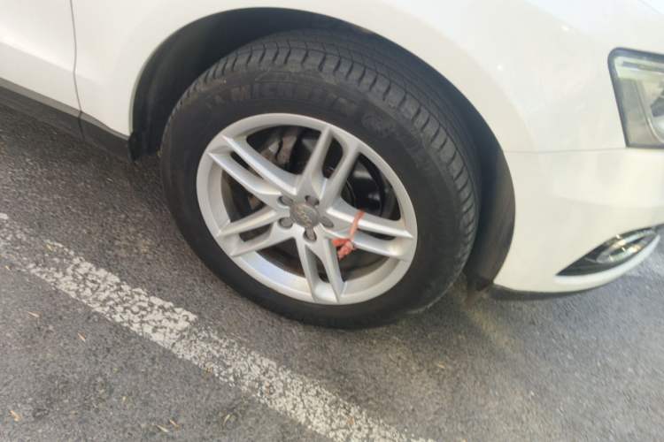 Used Audi Q5 2013 40 TFSI Ambition Right Front Wheel Hub