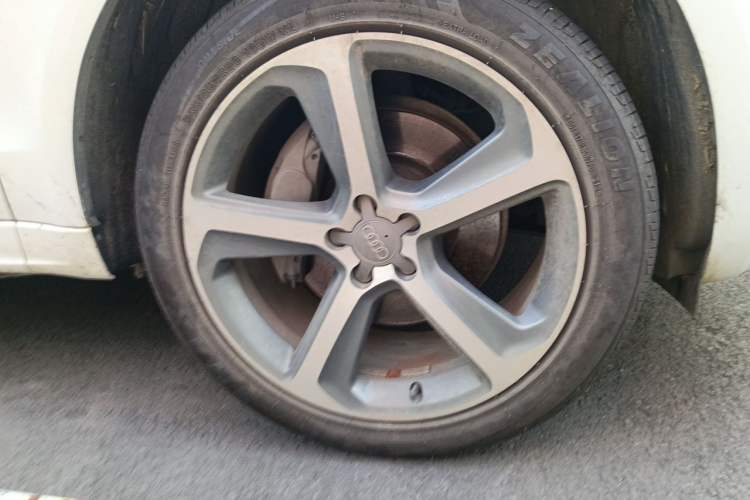 Used Audi Q5 2013 45 TFSI quattro Sport Edition Right Front Wheel Hub