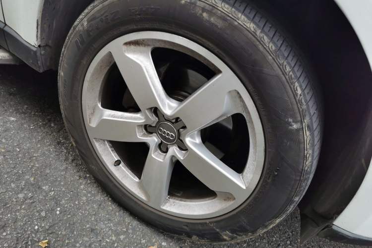 Used Audi Q5 2013 40 TFSI Comfort Edition Right Front Wheel Hub