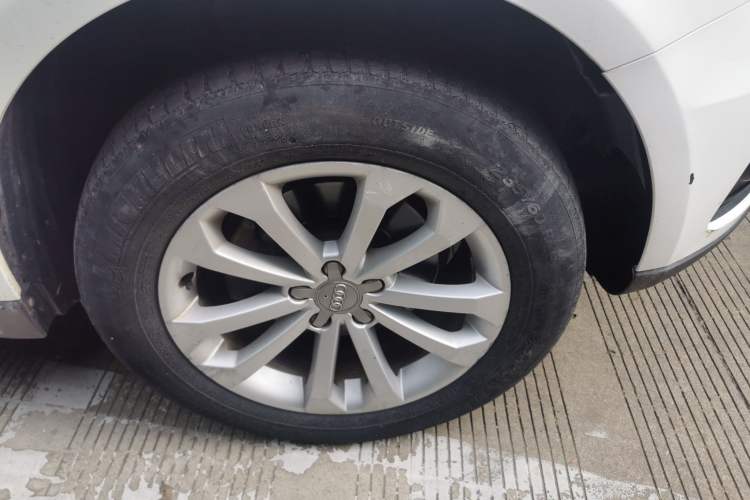 Used Audi Q5 2013 40 TFSI Technology Edition Right Front Wheel Hub