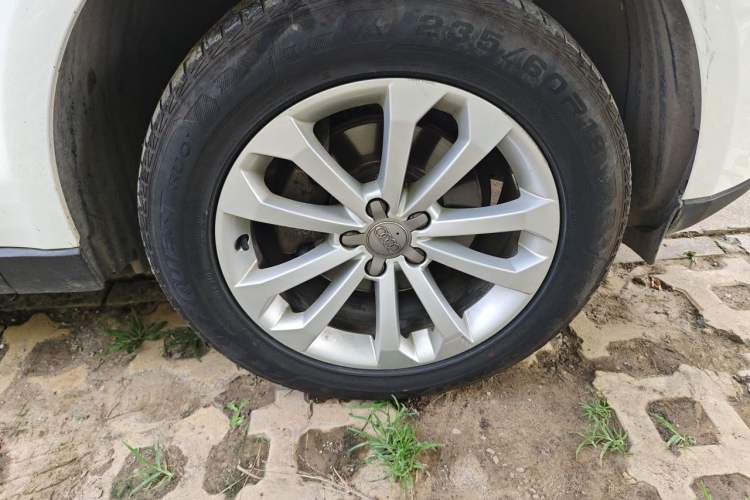 Used Audi Q5 2013 40 TFSI Technology Edition Right Front Wheel Hub