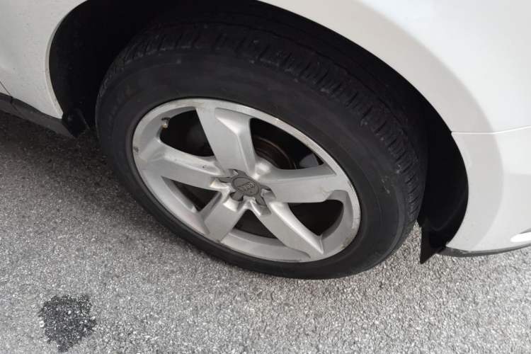 Used Audi Q5 2013 40 TFSI Comfort Edition Right Front Wheel Hub