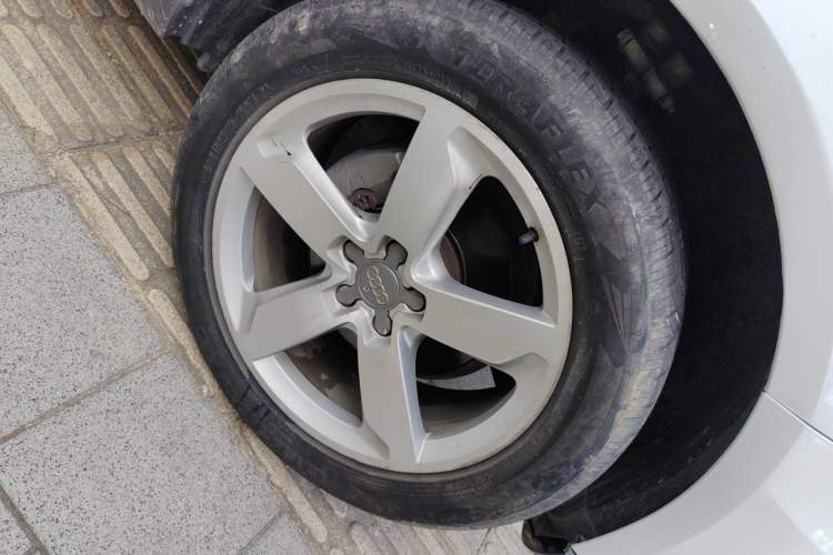 Used Audi Q5 2013 40 TFSI Comfort Edition Right Front Wheel Hub