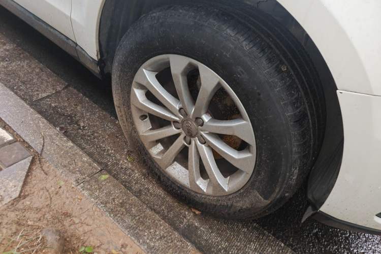 Used Audi Q5 2013 40 TFSI Technology Edition Right Front Wheel Hub