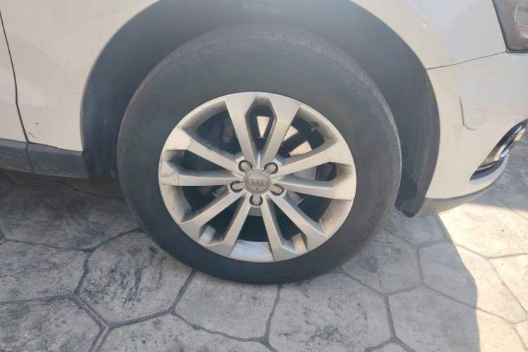 Used Audi Q5 2013 40 TFSI Technology Edition Right Front Wheel Hub