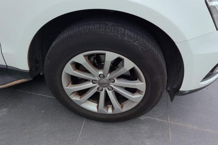 Used Audi Q5 2013 40 TFSI Technology Edition Right Front Wheel Hub