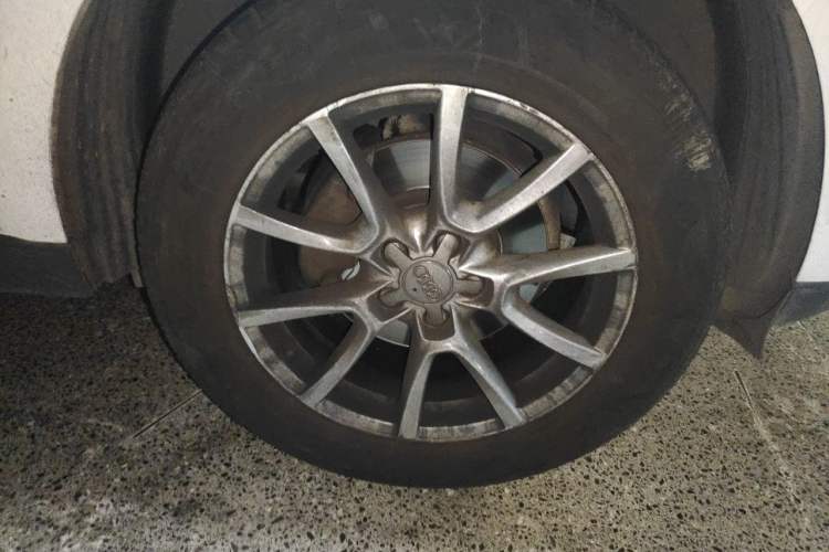 Used Audi Q5 2013 40 TFSI Ambition Right Front Wheel Hub