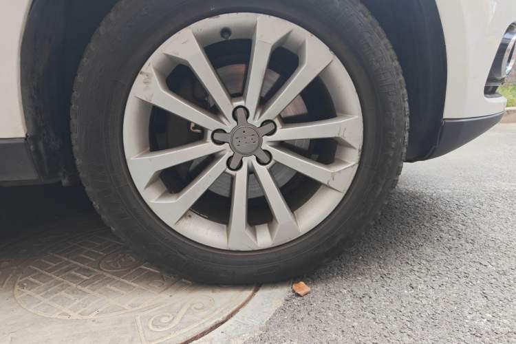 Used Audi Q5 2013 40 TFSI Technology Edition Right Front Wheel Hub