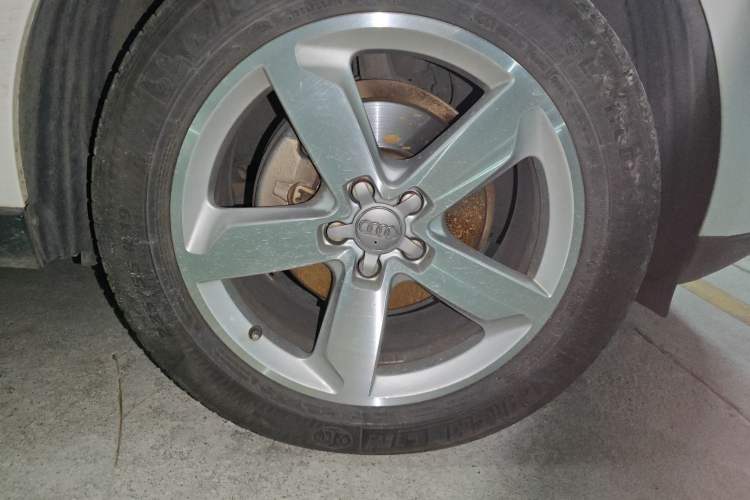 Used Audi Q5 2013 40 TFSI Comfort Edition Right Front Wheel Hub