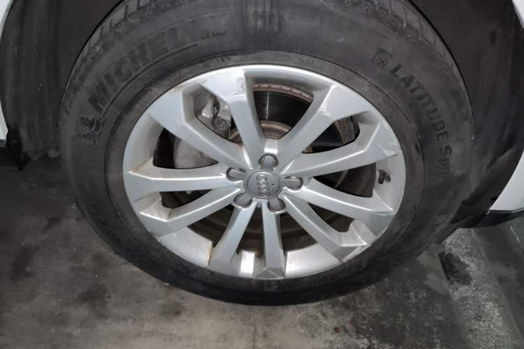 Used Audi Q5 2013 40 TFSI Technology Edition Right Front Wheel Hub